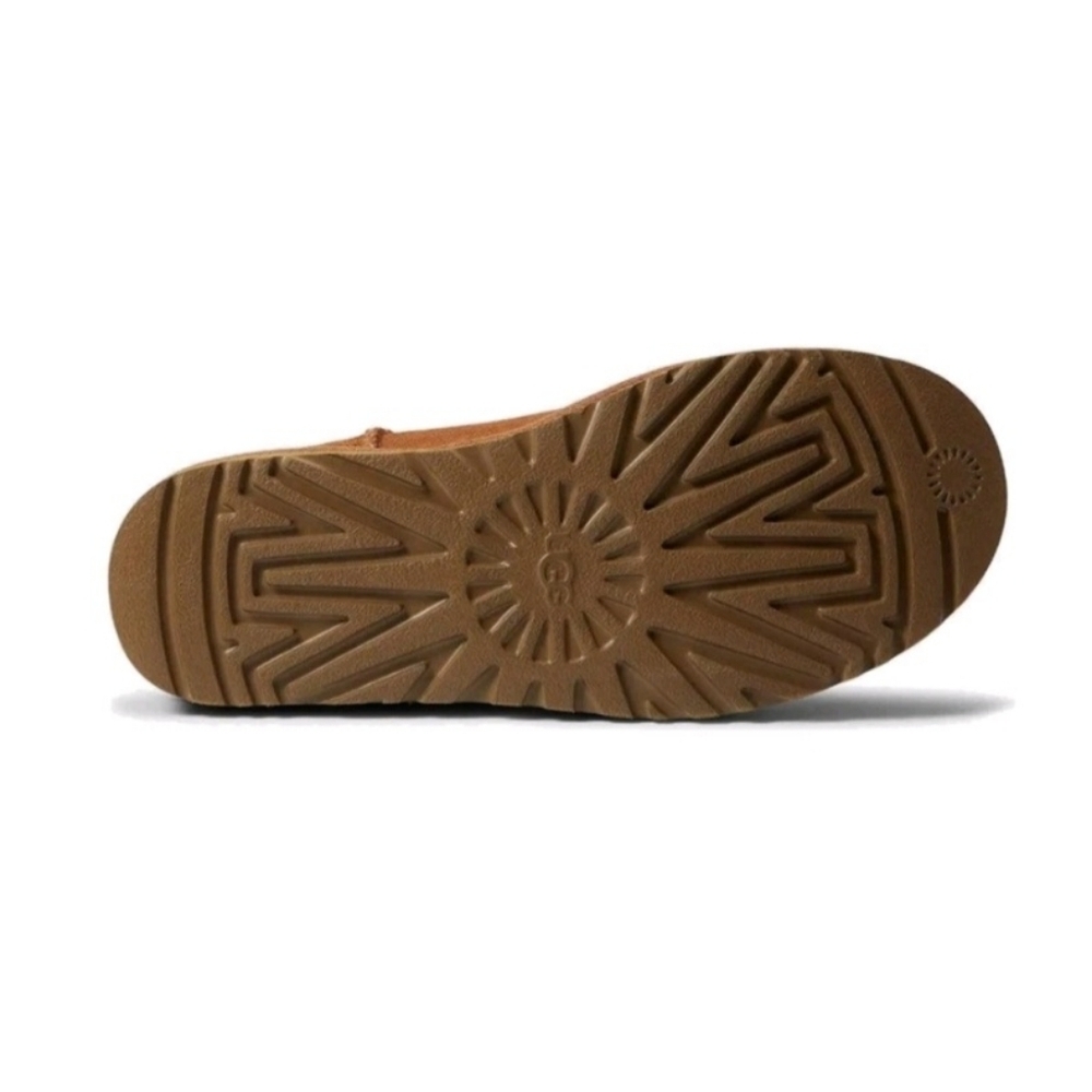 New UGG Women's Classic Short II Chestnut  Twinface Sheepskin comfortable Boot - Picture 6 of 7